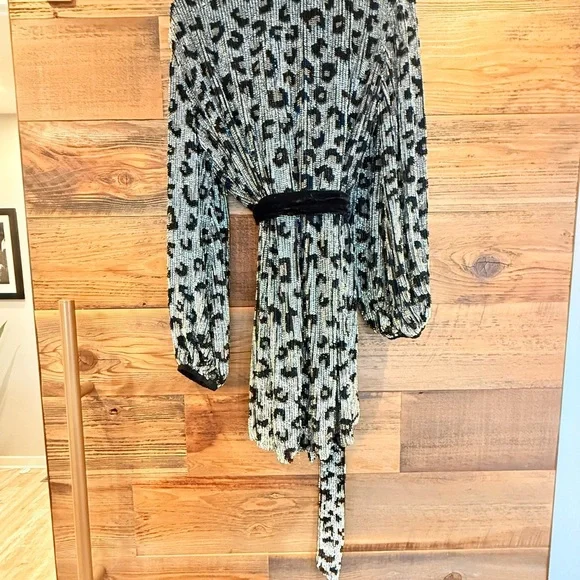 Retrofete SEQUIN Silver & Black Gabriella Leopard Print Mini Wrap Dress NWT - Picture 11 of 15